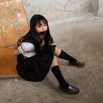 No.00759 Schoolgirl Kidnapping  #1 この緊縛画像のは、あるひ、女子校生Linちゃんは知らない人のたべものを食べしたあと意識を失って、目が覚めるともう縛られていましたの物語ですが。